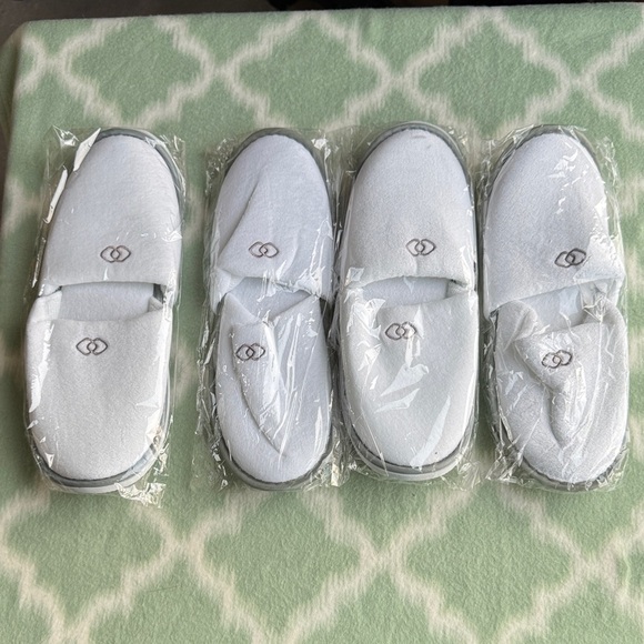 New Sofitel hotel White Slippers Set of Four - Picture 1 of 3